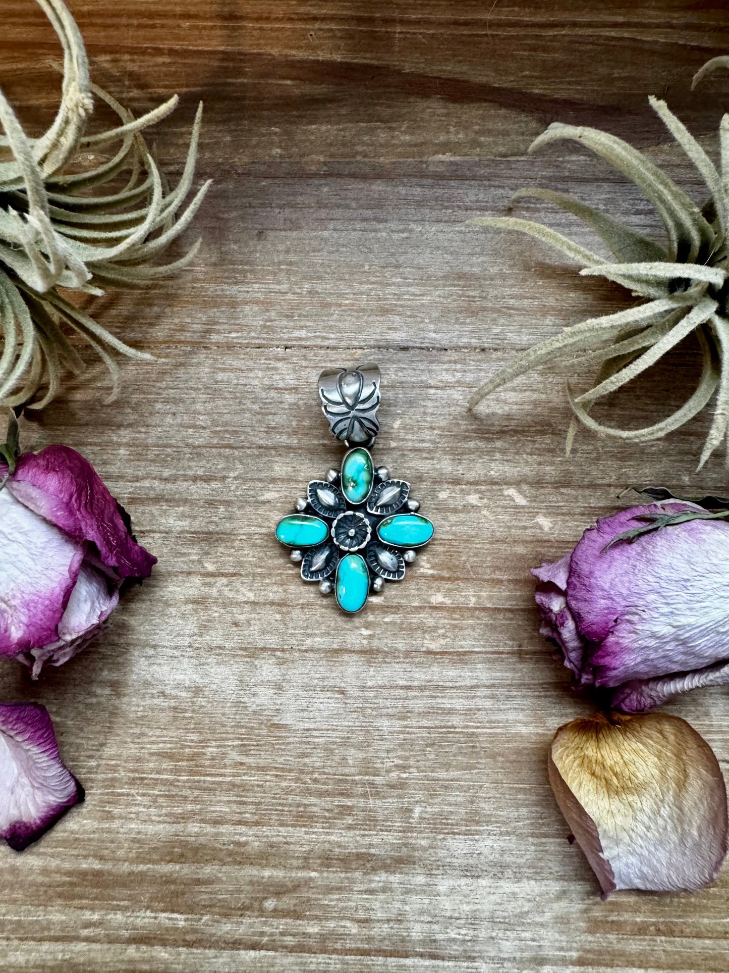 Flower Pendant with Sunderland Gold – Sterling Silver – Native Made by Charles Johnson