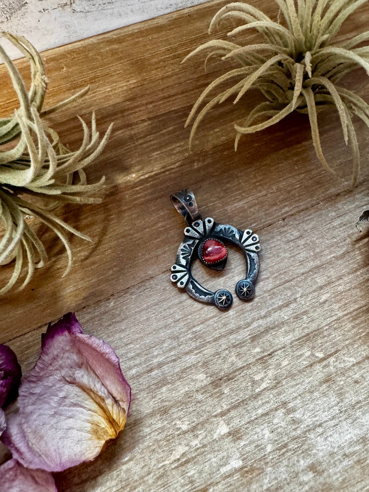 Naja Pendant with Dark Red & Purple Spiny Oyster – Sterling Silver – Native Made by KB