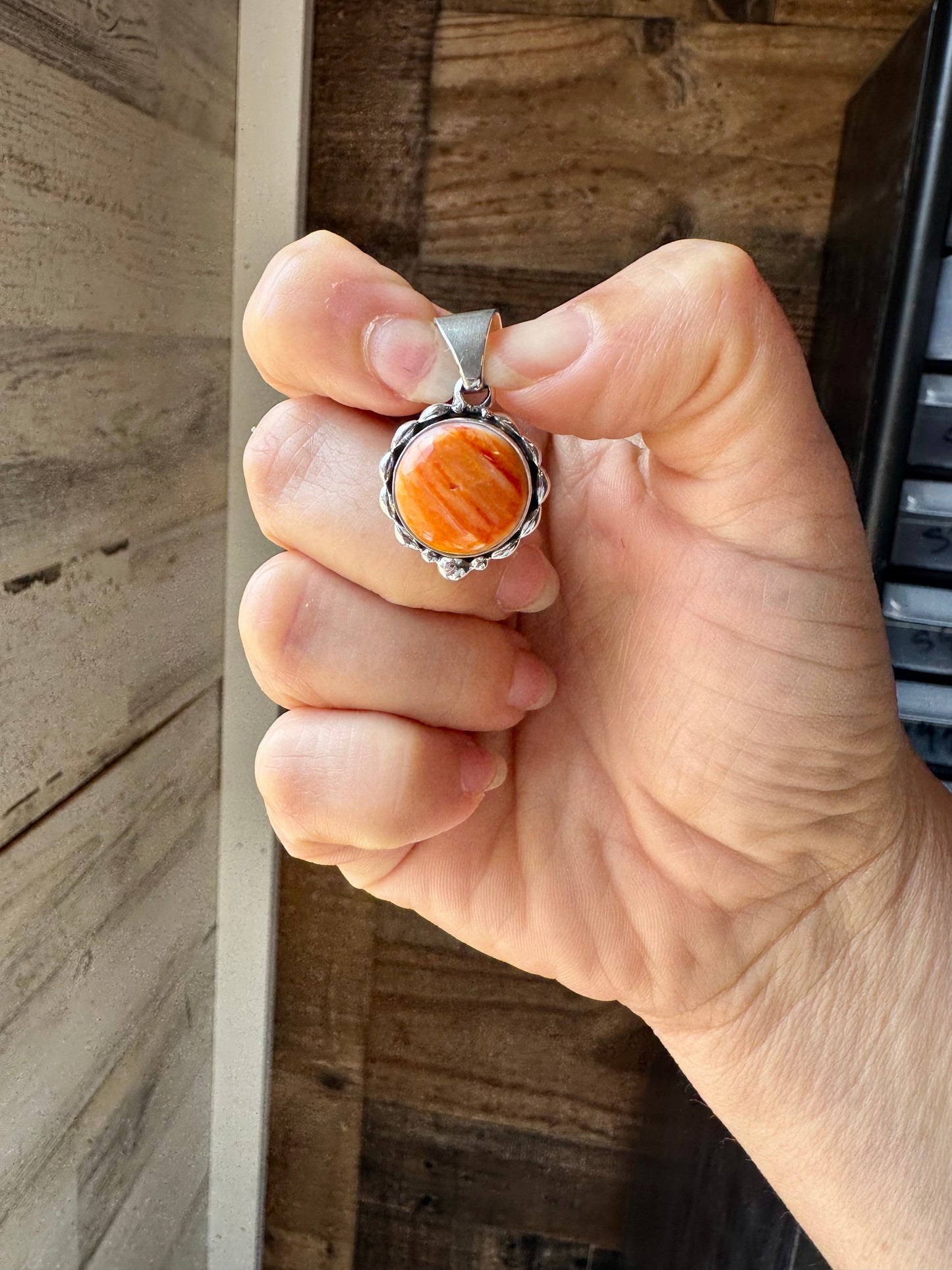 Small Round Spiny Oyster Pendant – Sterling Silver